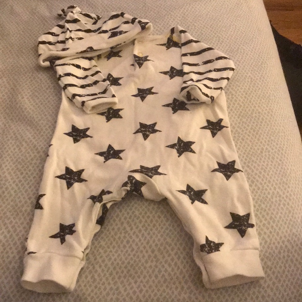 Baby suit with hat